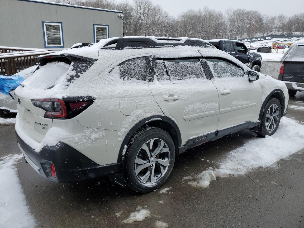 Photo 2 VIN: 4S4BTGND8M3184706 - SUBARU OUTBACK 