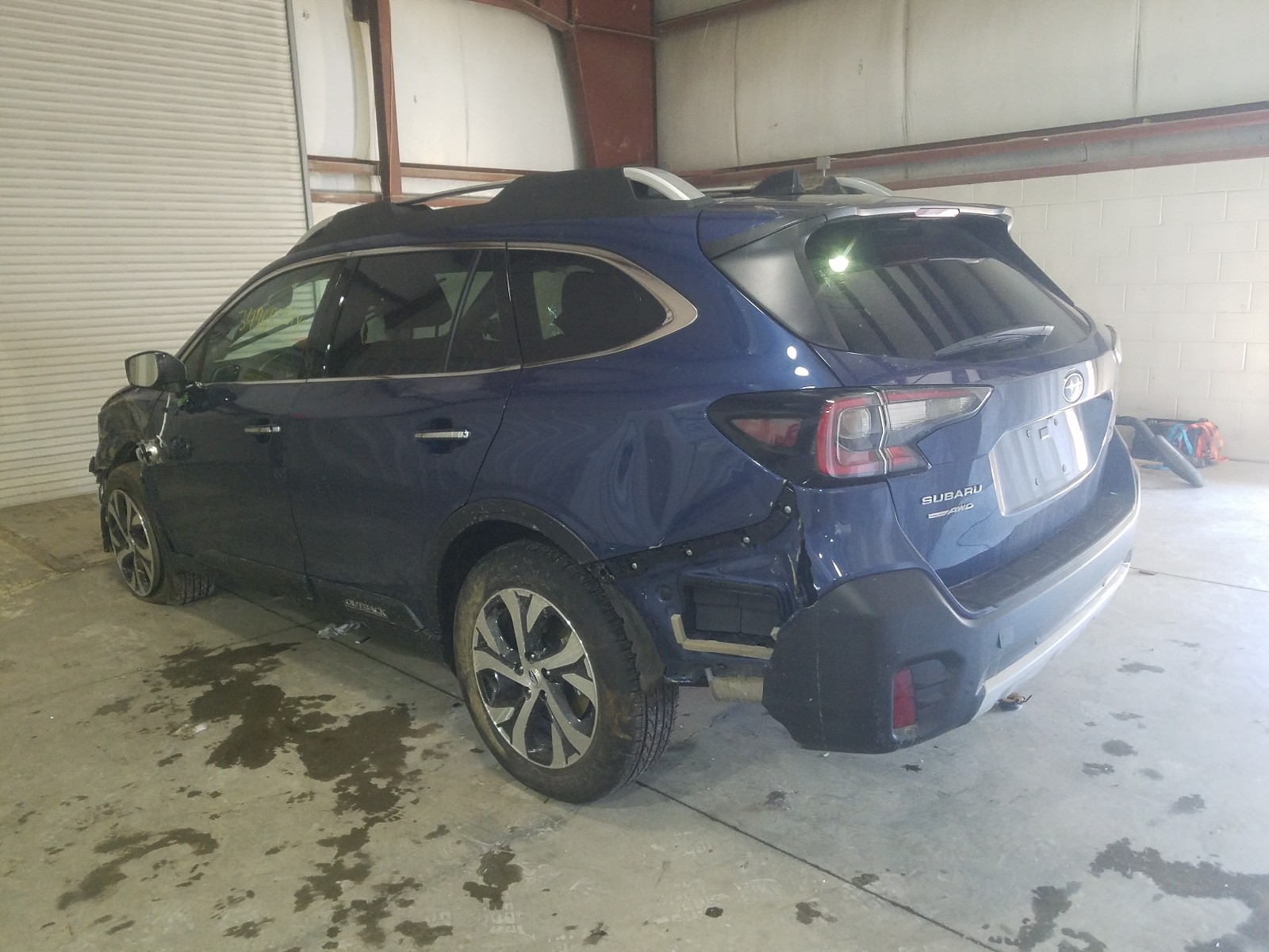 Photo 2 VIN: 4S4BTGPD7M3122646 - SUBARU OUTBACK 