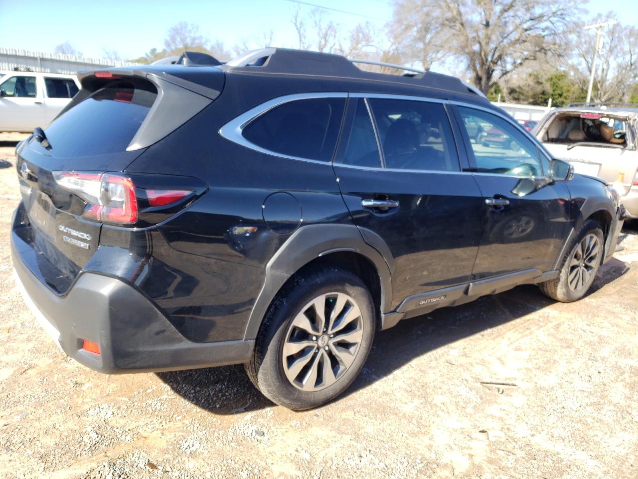 Photo 2 VIN: 4S4BTGPDXR3101913 - SUBARU OUTBACK 