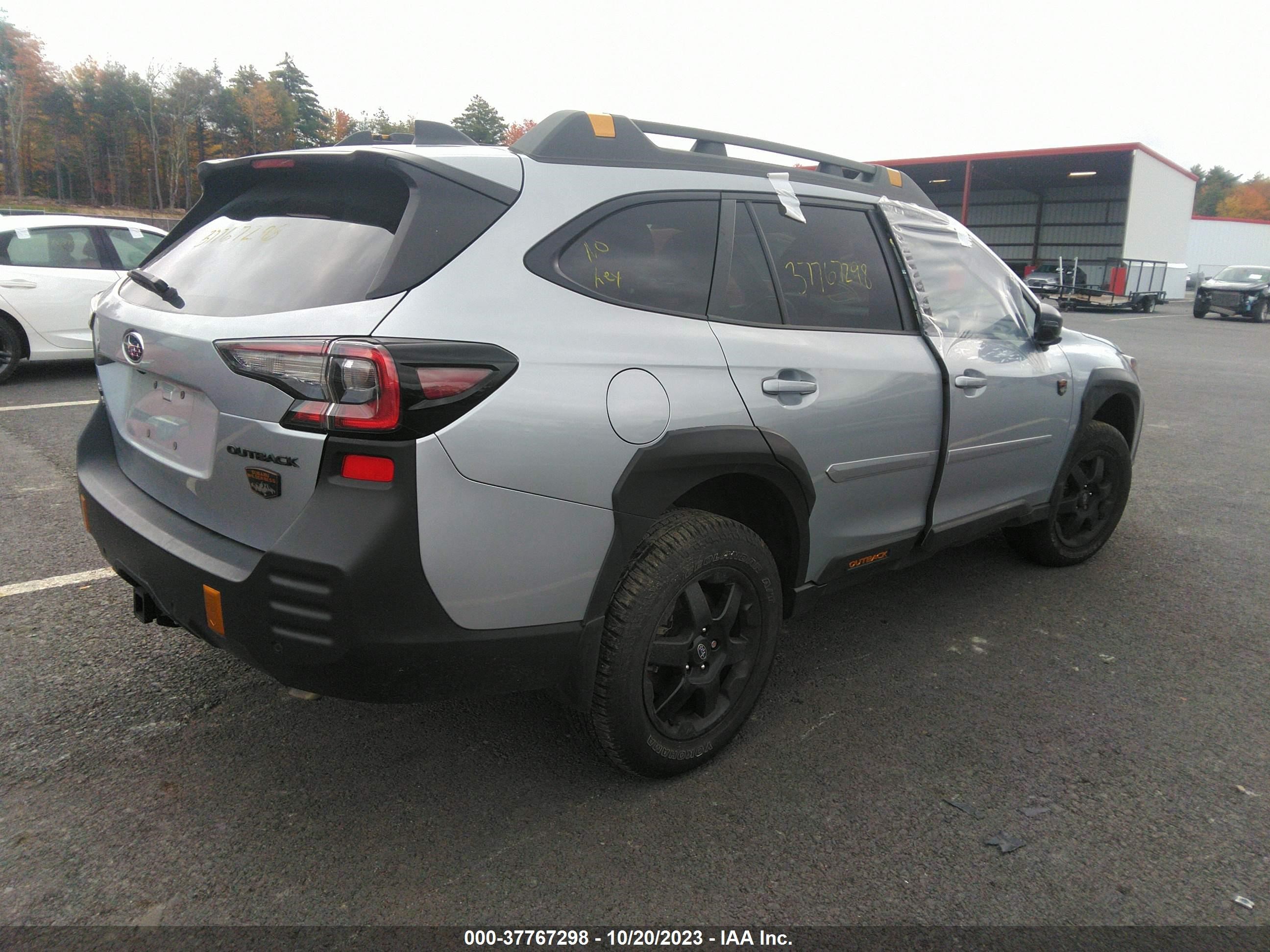 Photo 3 VIN: 4S4BTGUD7P3104320 - SUBARU OUTBACK 