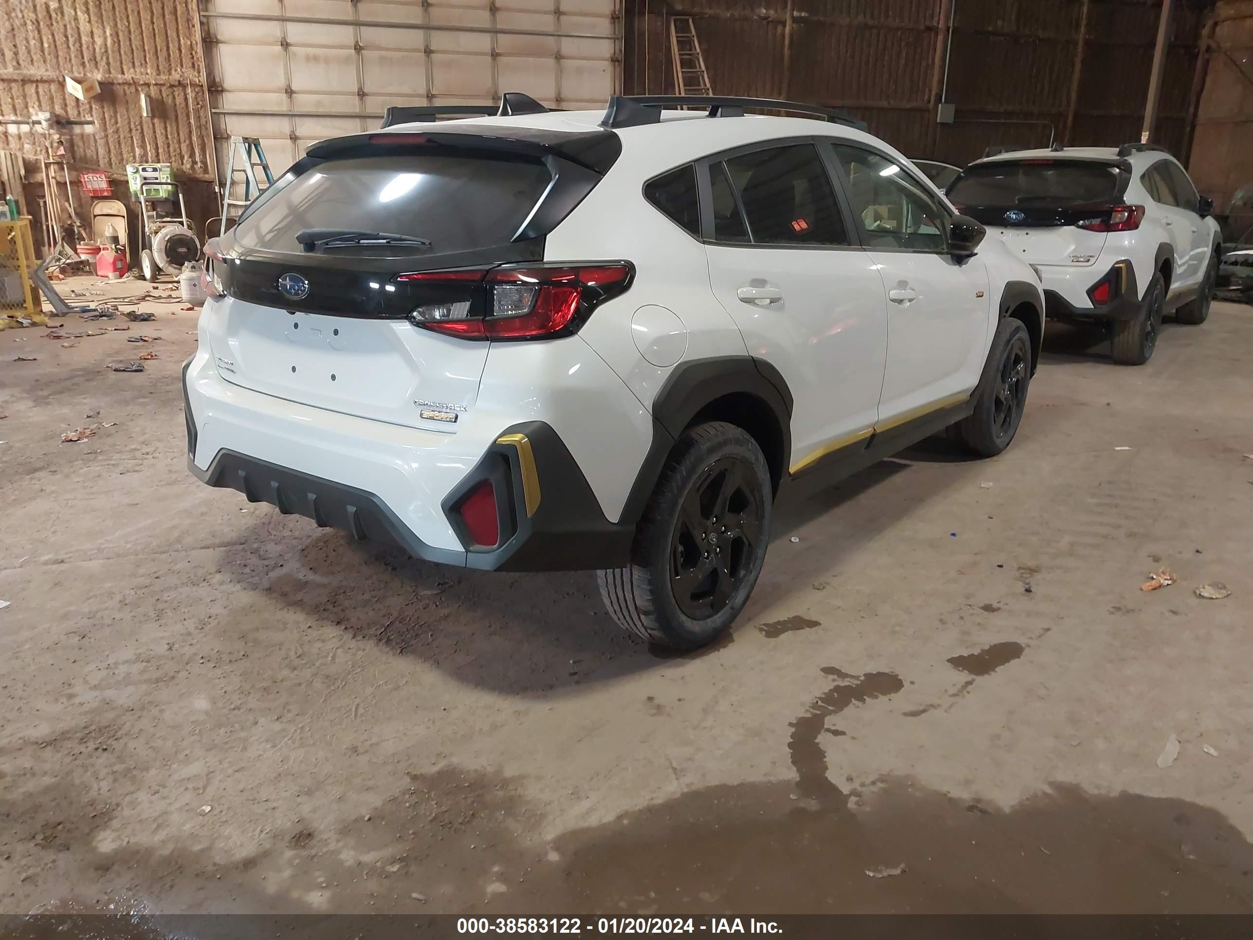 Photo 3 VIN: 4S4GUHF65R3733438 - SUBARU CROSSTREK 