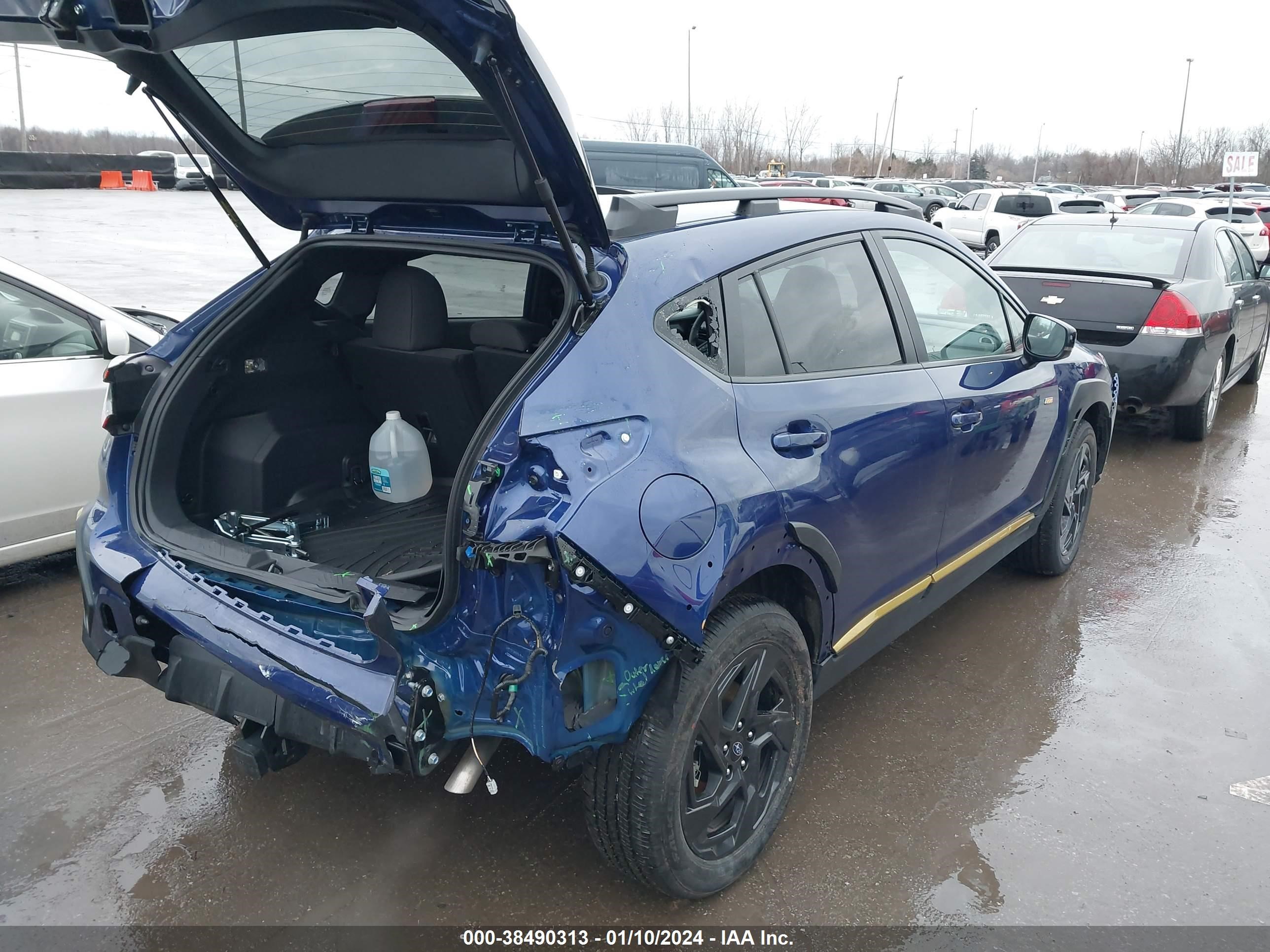 Photo 3 VIN: 4S4GUHF69R3738643 - SUBARU CROSSTREK 