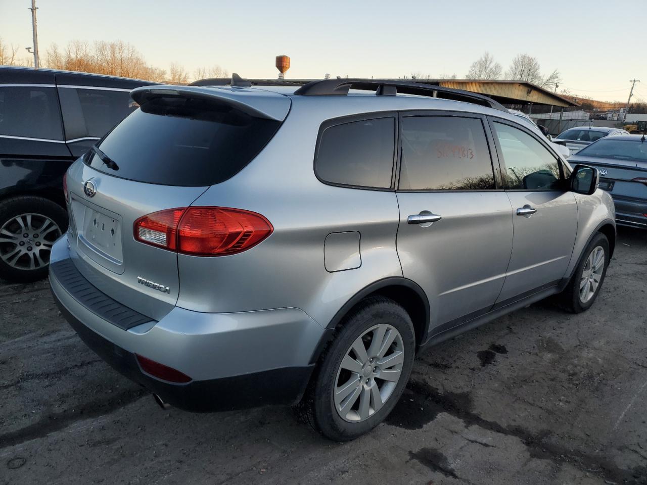 Photo 2 VIN: 4S4WX9HDXC4401811 - SUBARU TRIBECA 