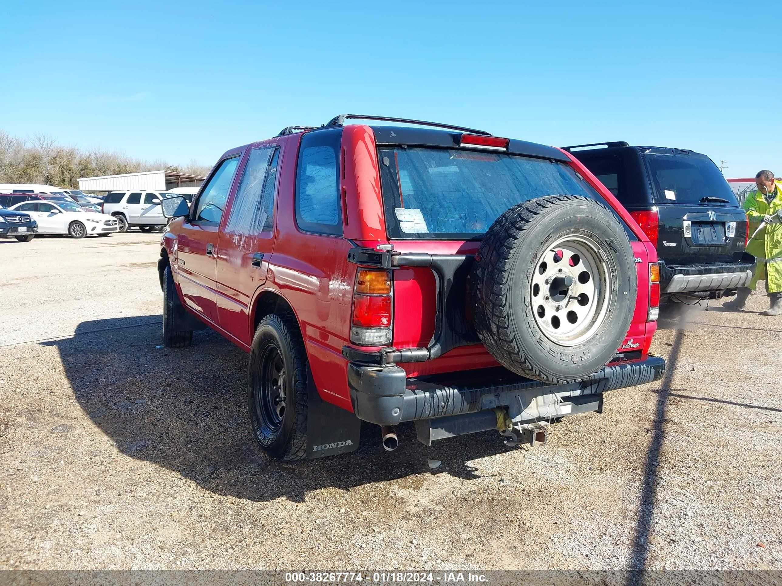 Photo 2 VIN: 4S6CK58VXS4421243 - HONDA PASSPORT 