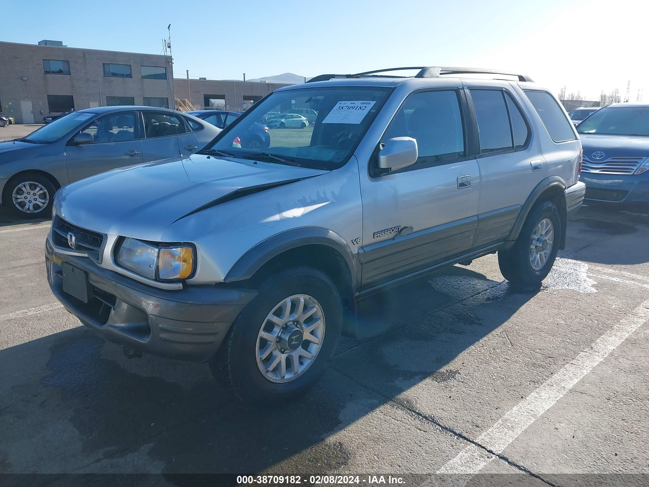 Photo 1 VIN: 4S6CK58W1Y4407023 - HONDA PASSPORT 