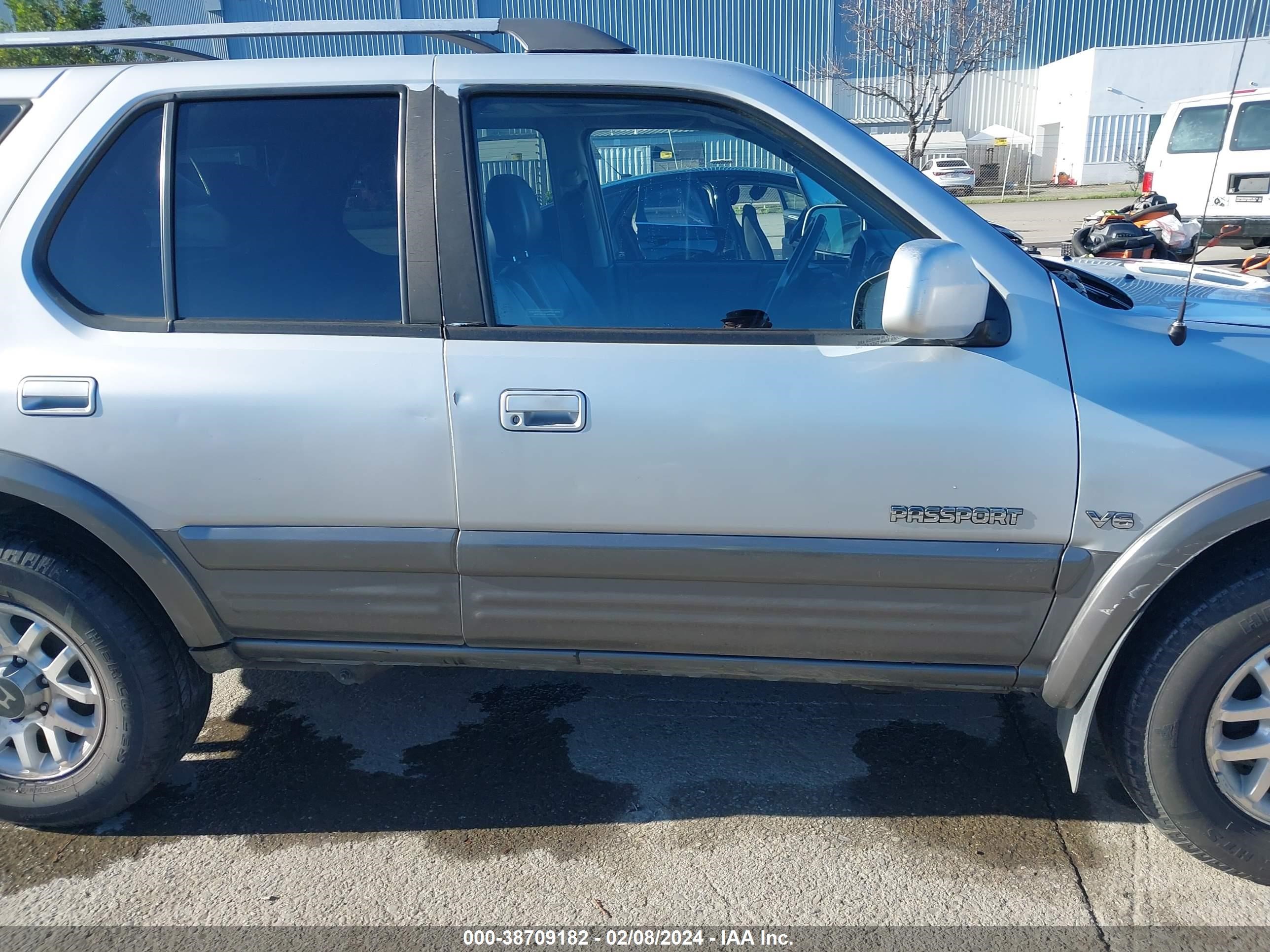 Photo 12 VIN: 4S6CK58W1Y4407023 - HONDA PASSPORT 