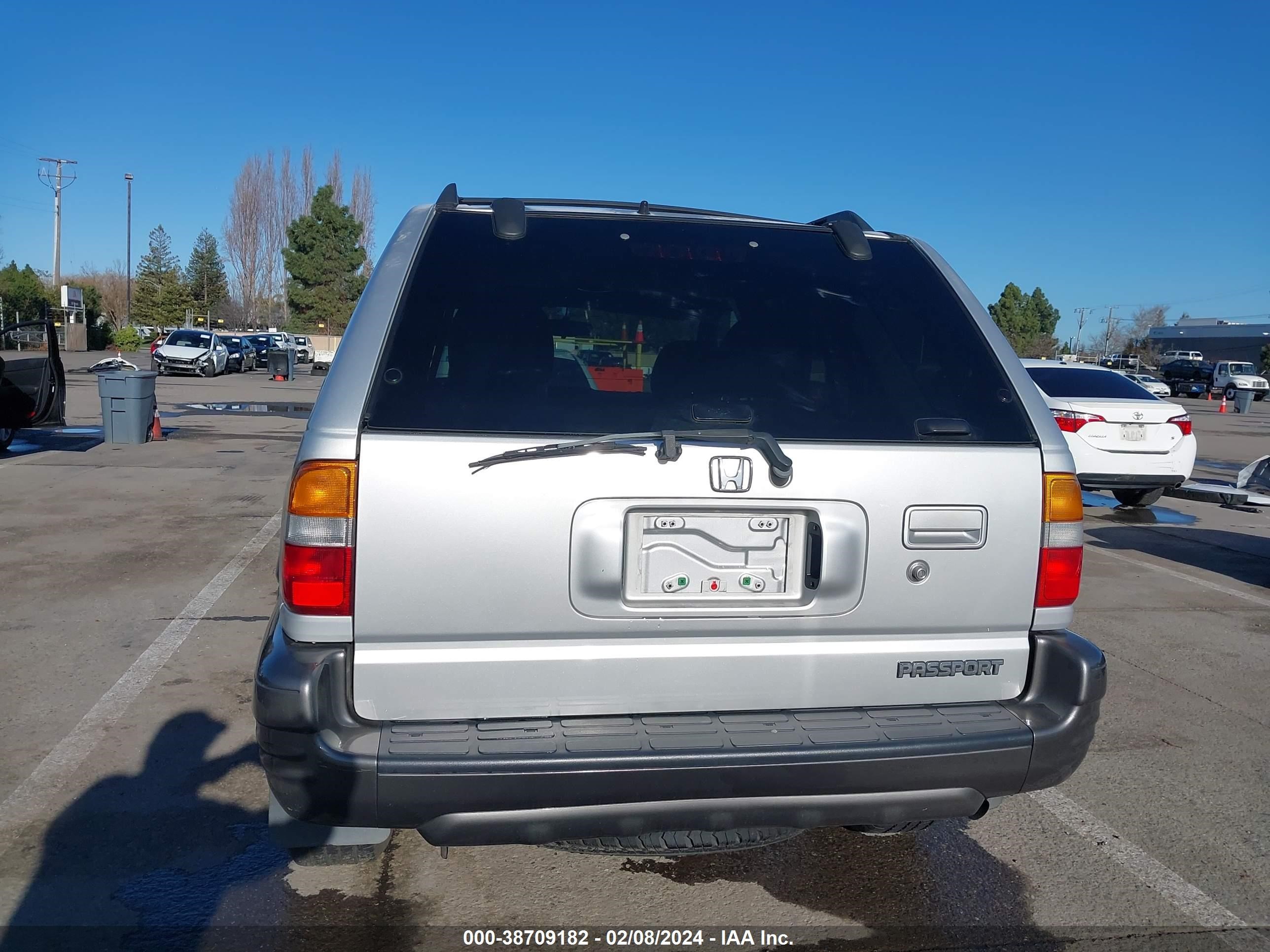 Photo 15 VIN: 4S6CK58W1Y4407023 - HONDA PASSPORT 