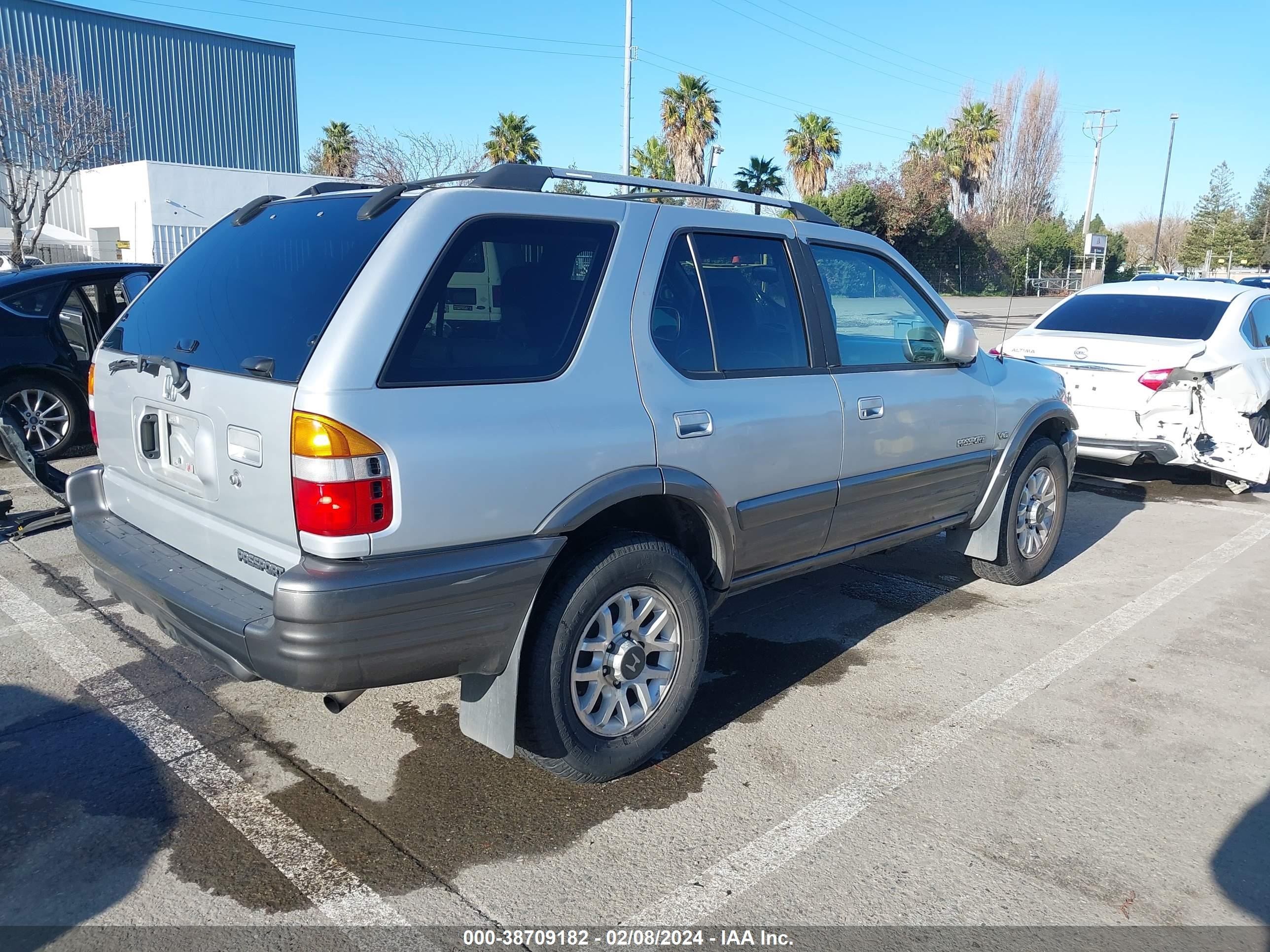 Photo 3 VIN: 4S6CK58W1Y4407023 - HONDA PASSPORT 