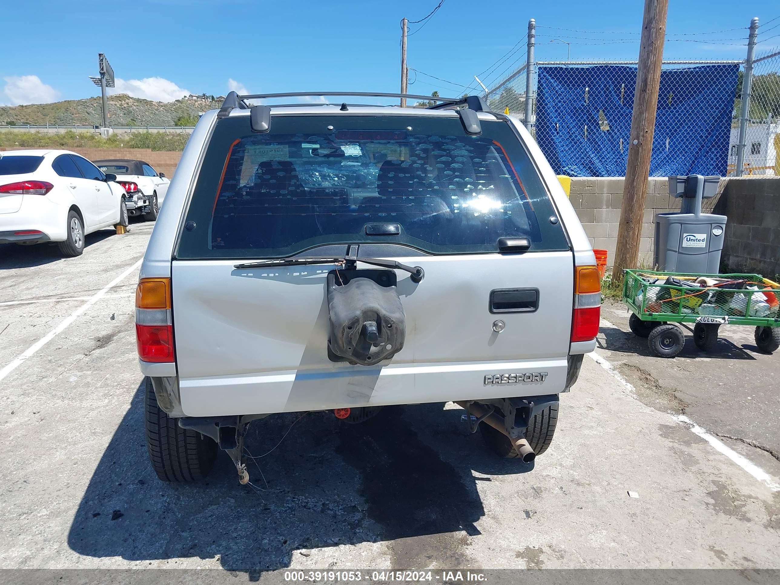 Photo 16 VIN: 4S6CK58W924402689 - HONDA PASSPORT 