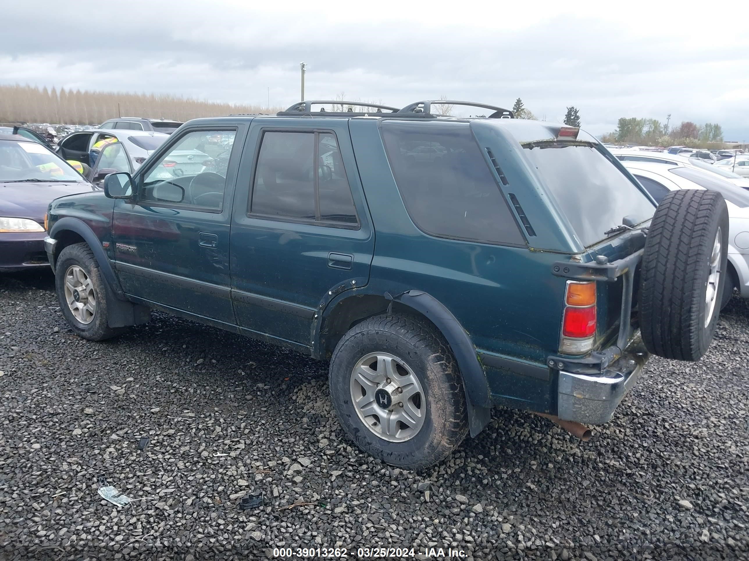 Photo 2 VIN: 4S6CM58V1V4418780 - HONDA PASSPORT 