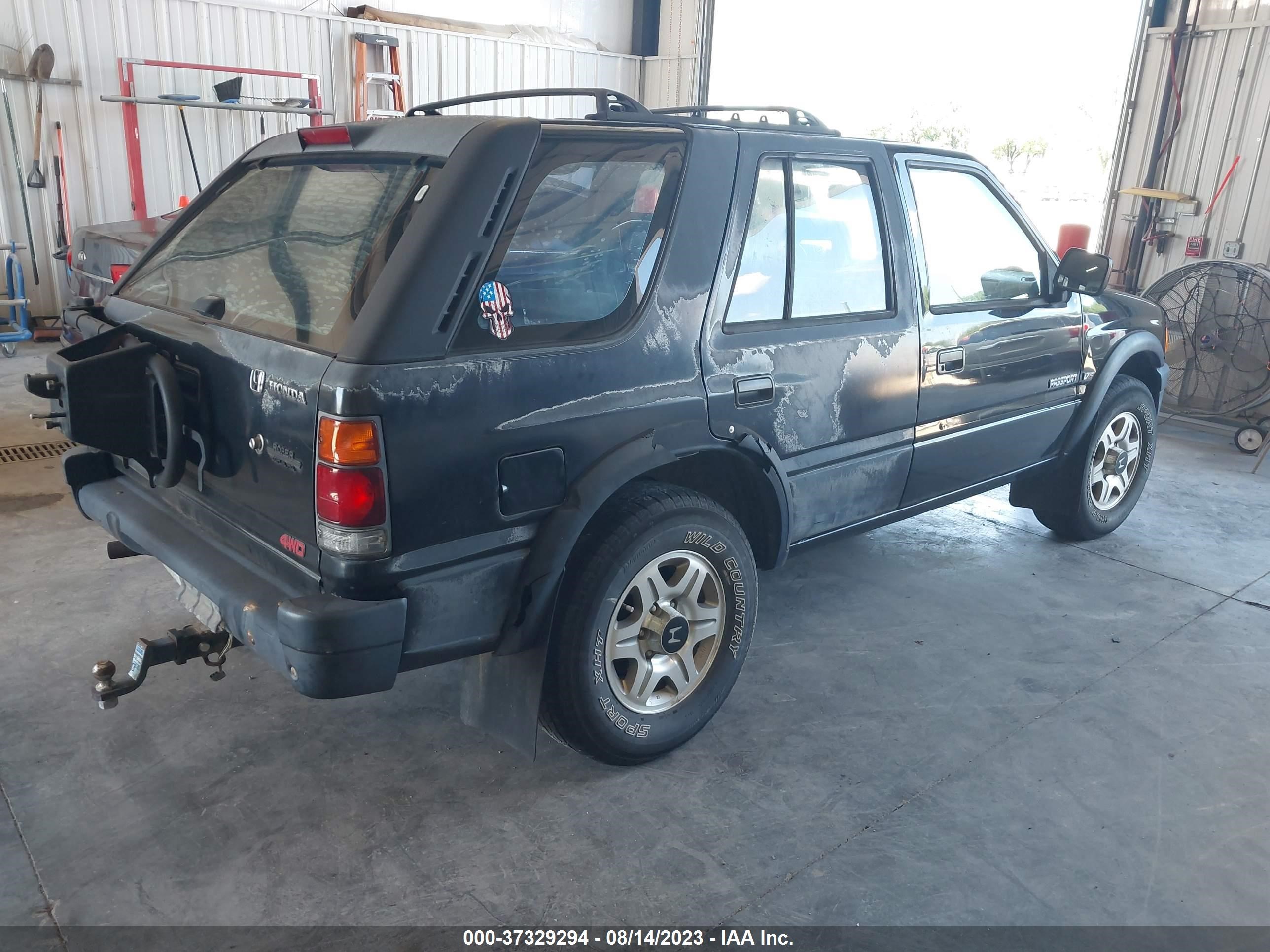 Photo 3 VIN: 4S6CM58VXT4405510 - HONDA PASSPORT 