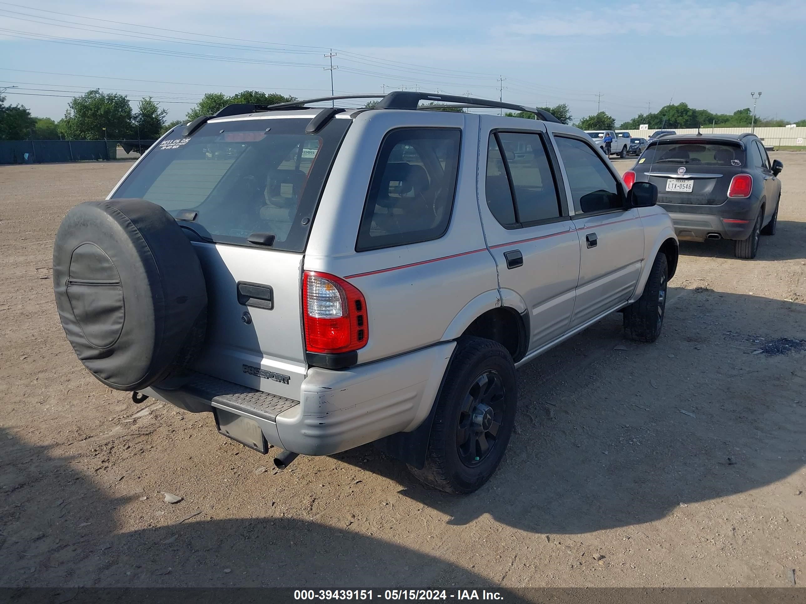 Photo 3 VIN: 4S6CM58W9X4406047 - HONDA PASSPORT 