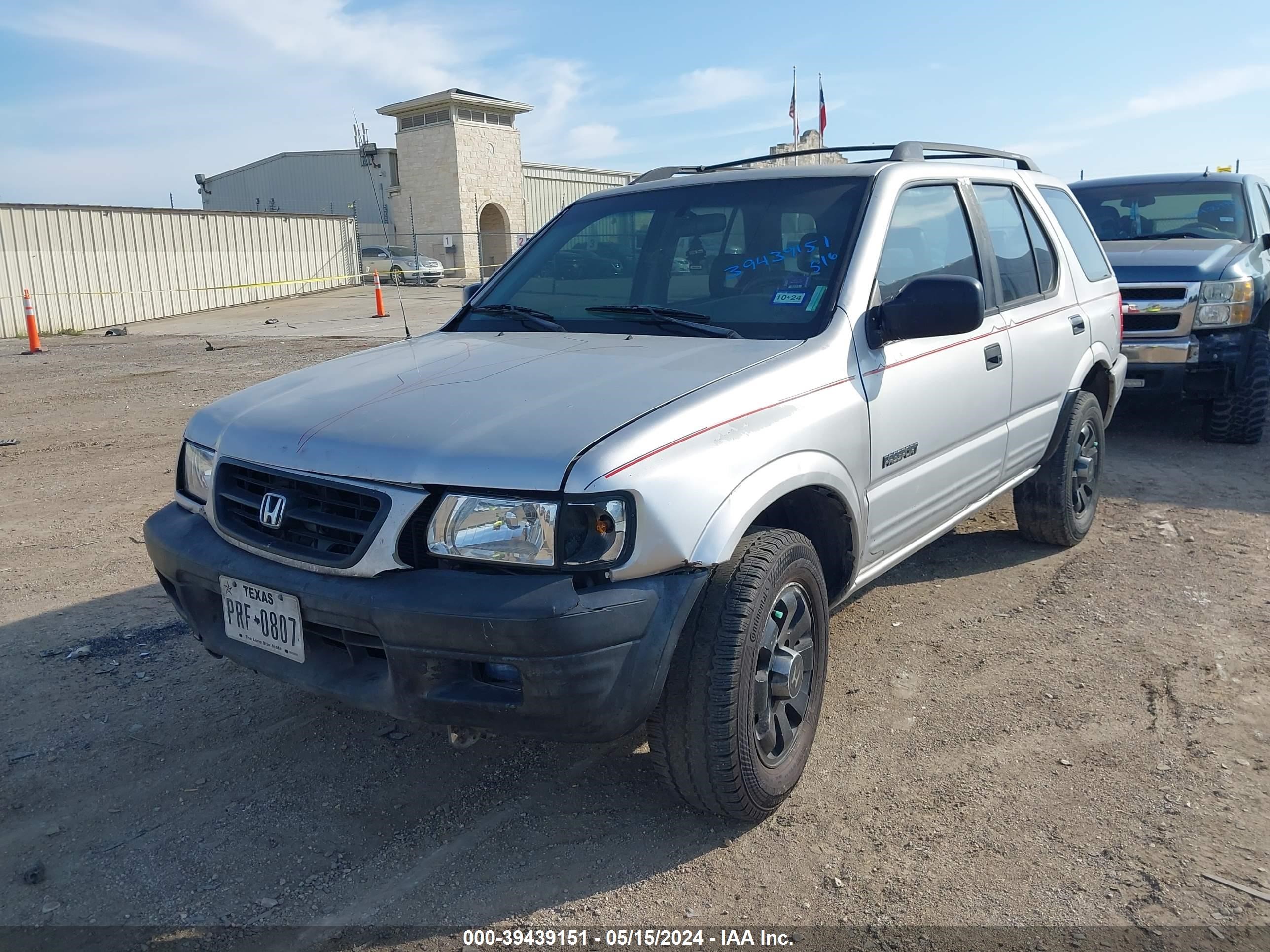 Photo 5 VIN: 4S6CM58W9X4406047 - HONDA PASSPORT 