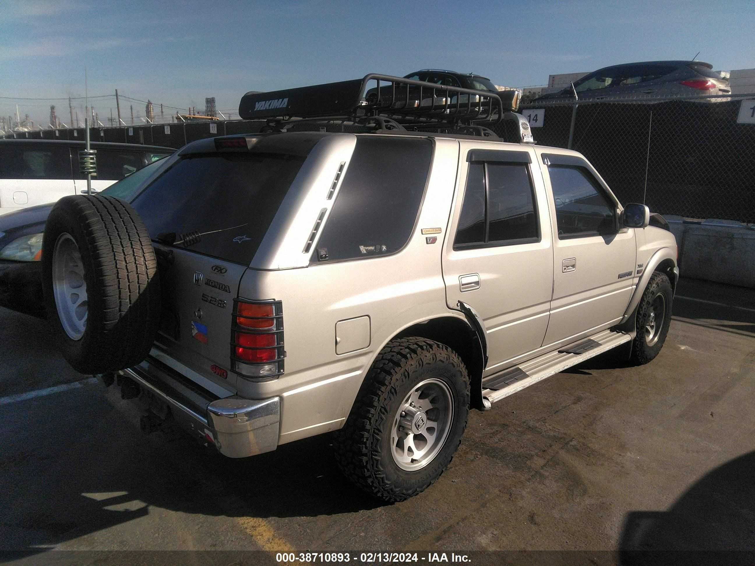 Photo 3 VIN: 4S6CY58VXS4417191 - HONDA PASSPORT 