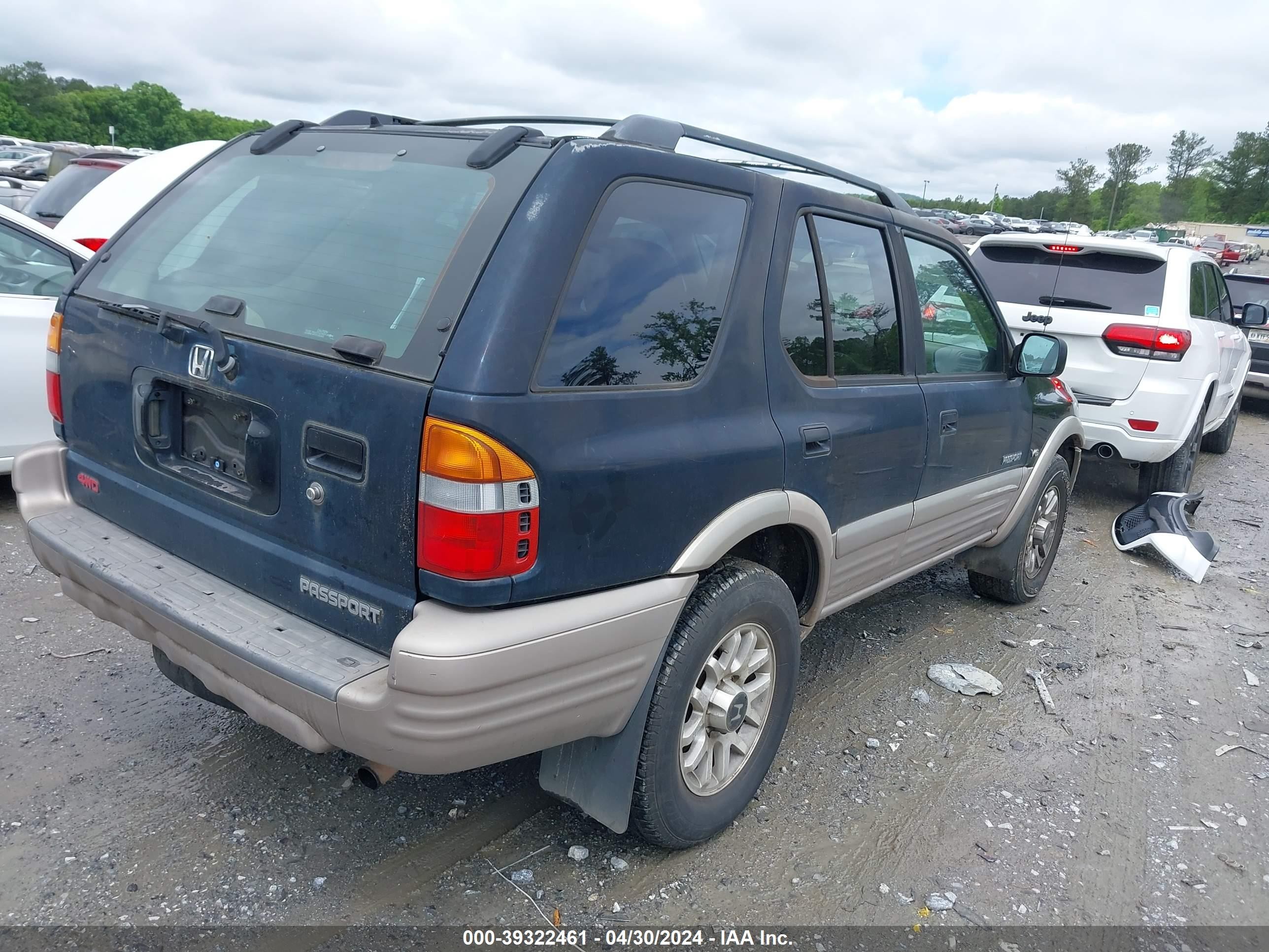 Photo 3 VIN: 4S6DM58W114401100 - HONDA PASSPORT 