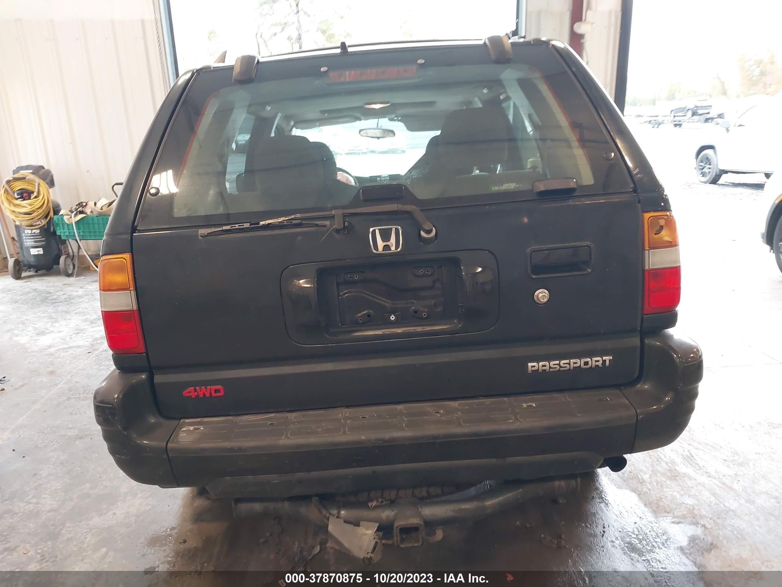 Photo 15 VIN: 4S6DM58W5Y4411400 - HONDA PASSPORT 