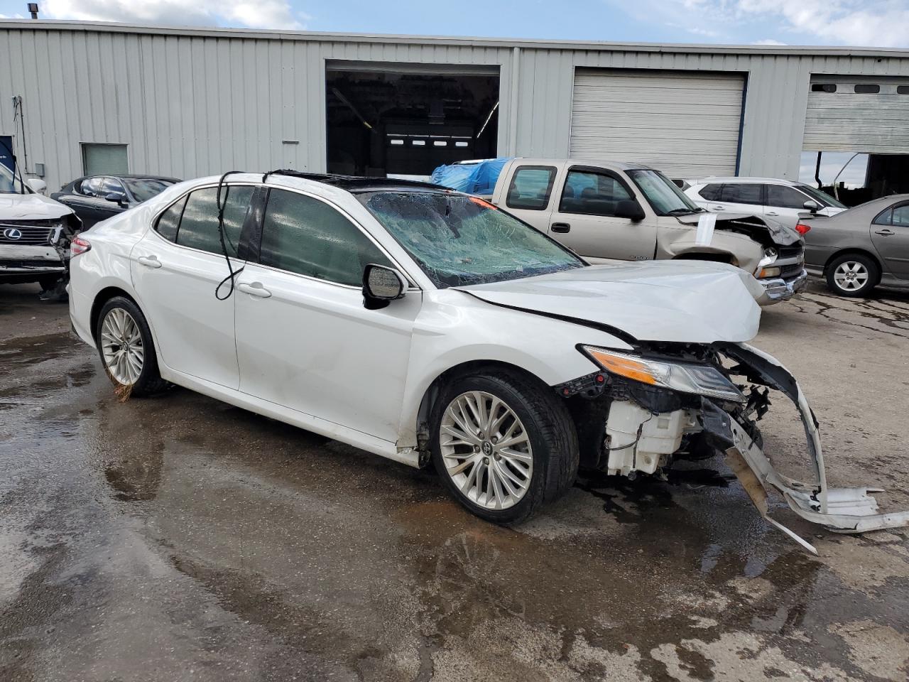 Photo 3 VIN: 4T1B11HK0JU005321 - TOYOTA CAMRY 