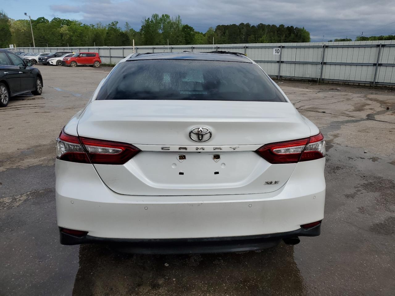 Photo 5 VIN: 4T1B11HK0JU005321 - TOYOTA CAMRY 