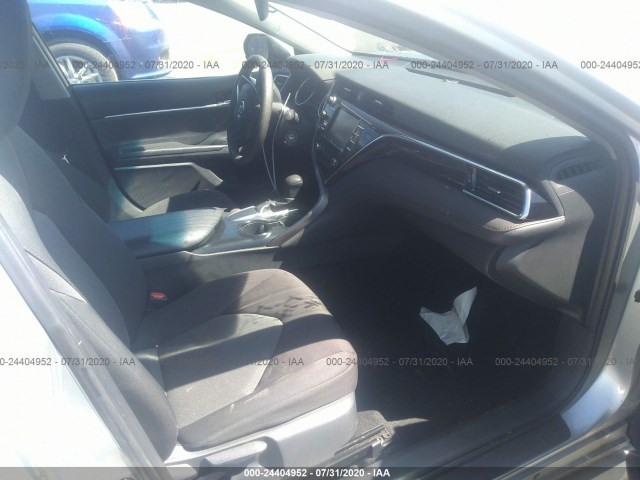 Photo 4 VIN: 4T1B11HK0JU025276 - TOYOTA CAMRY 