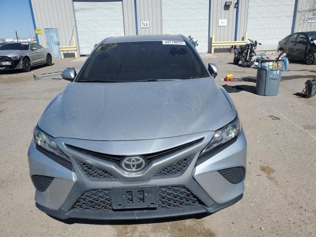 Photo 4 VIN: 4T1B11HK0JU035788 - TOYOTA CAMRY 