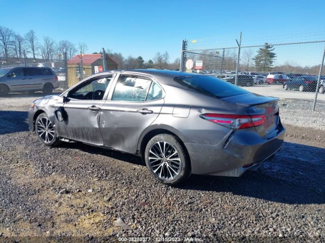 Photo 2 VIN: 4T1B11HK0JU056320 - TOYOTA CAMRY 