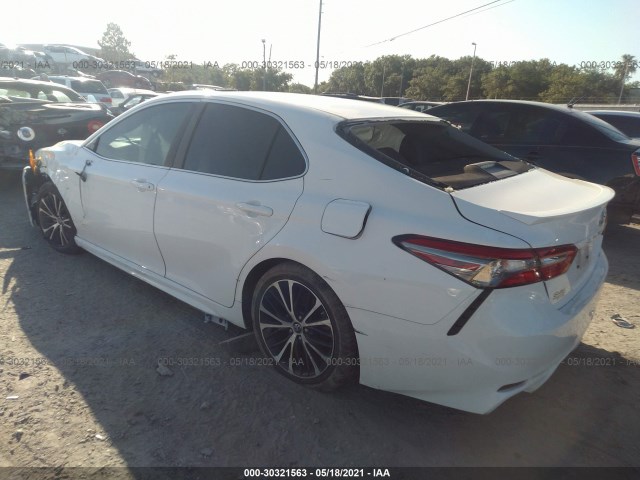 Photo 2 VIN: 4T1B11HK0JU057659 - TOYOTA CAMRY 