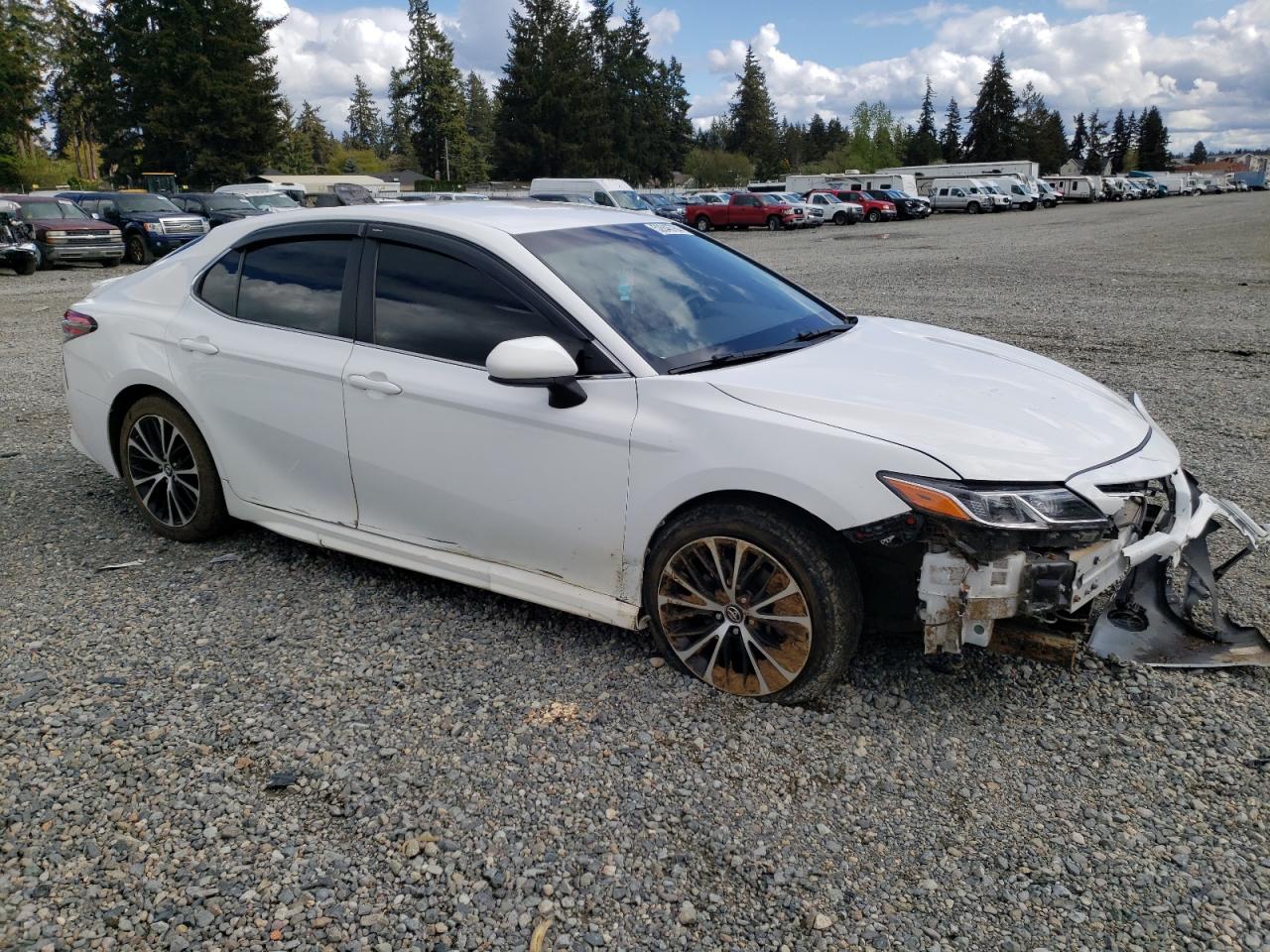 Photo 3 VIN: 4T1B11HK0JU070475 - TOYOTA CAMRY 