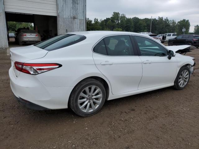 Photo 2 VIN: 4T1B11HK0JU074039 - TOYOTA CAMRY L 