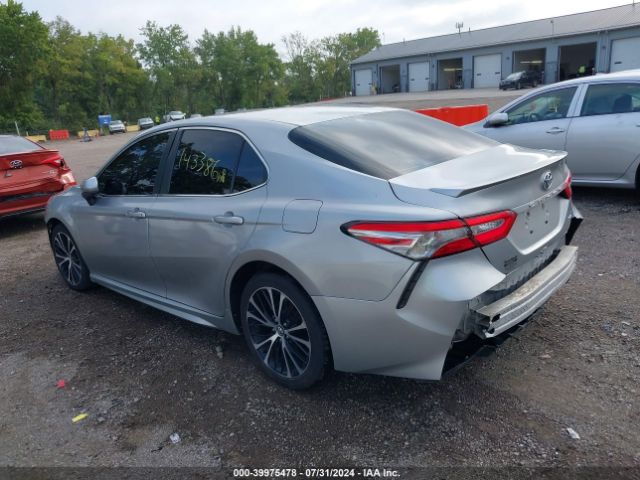 Photo 2 VIN: 4T1B11HK0JU084375 - TOYOTA CAMRY 