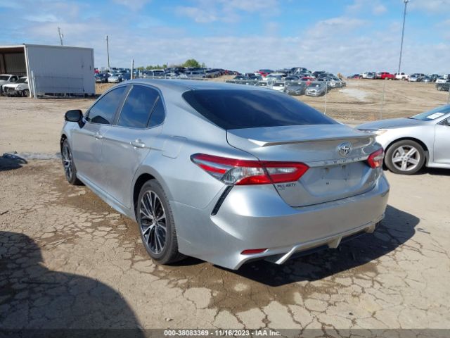 Photo 2 VIN: 4T1B11HK0JU088426 - TOYOTA CAMRY 