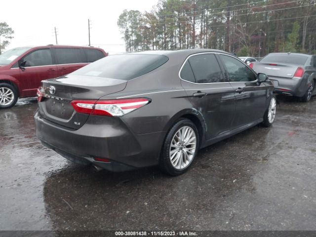 Photo 3 VIN: 4T1B11HK0JU100817 - TOYOTA CAMRY 