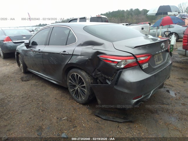 Photo 2 VIN: 4T1B11HK0JU111719 - TOYOTA CAMRY 