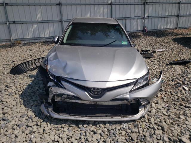 Photo 4 VIN: 4T1B11HK0JU118007 - TOYOTA CAMRY 