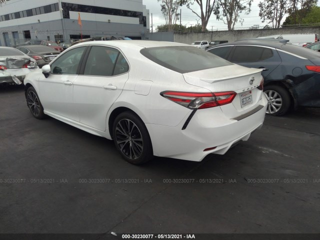 Photo 2 VIN: 4T1B11HK0JU133557 - TOYOTA CAMRY 