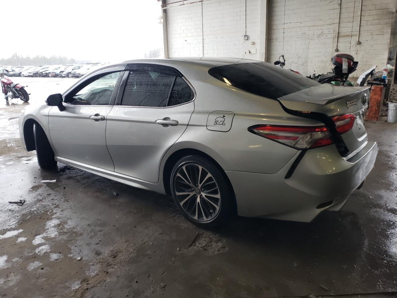 Photo 1 VIN: 4T1B11HK0JU501834 - TOYOTA CAMRY 