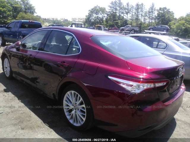 Photo 2 VIN: 4T1B11HK0JU526118 - TOYOTA CAMRY 