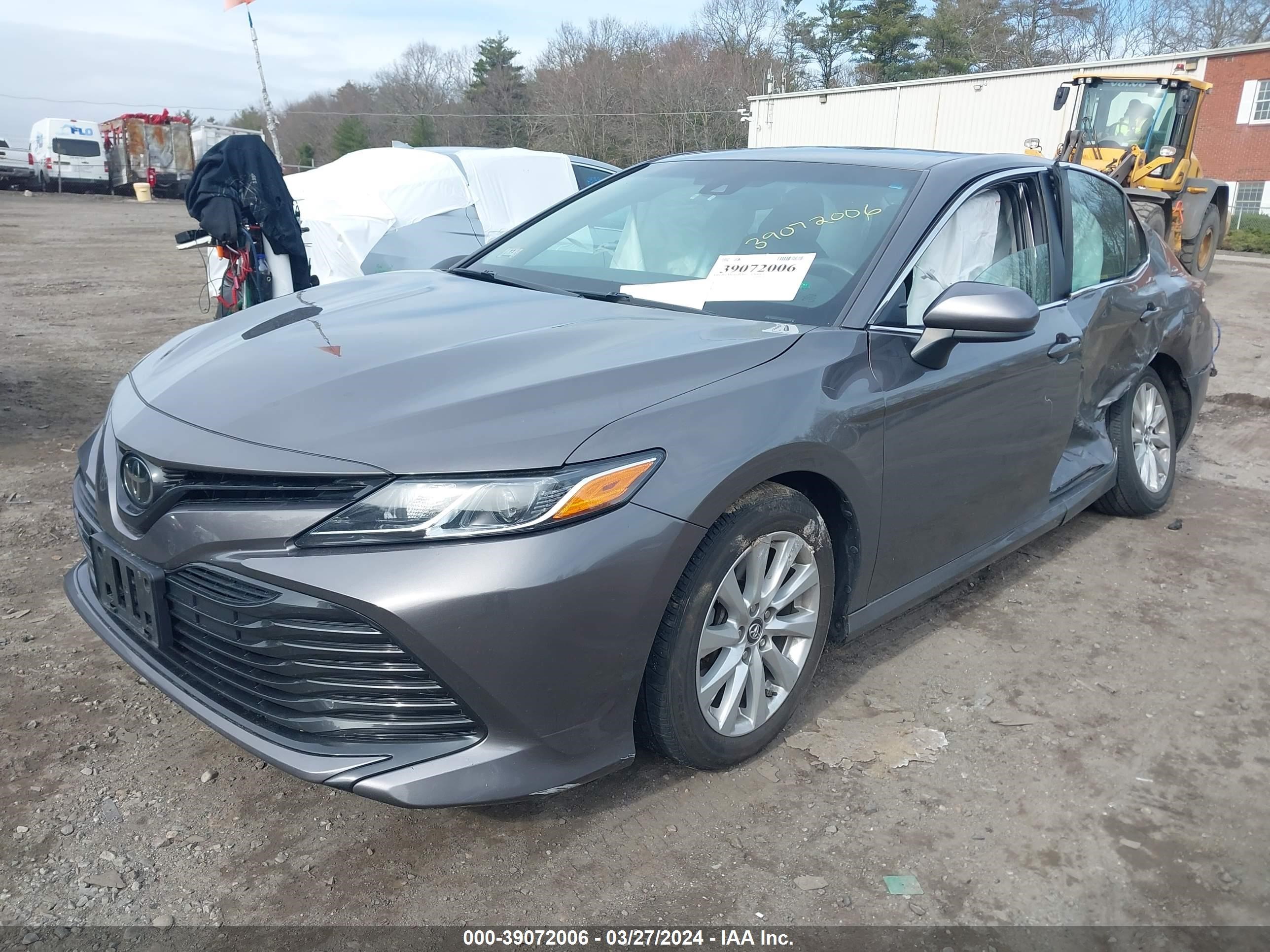 Photo 1 VIN: 4T1B11HK0JU526216 - TOYOTA CAMRY 