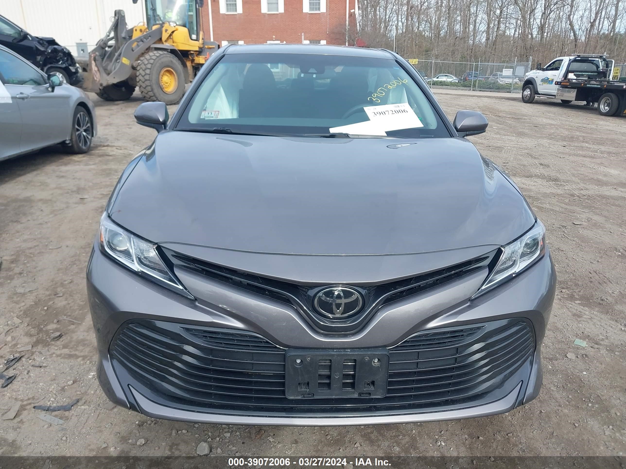 Photo 11 VIN: 4T1B11HK0JU526216 - TOYOTA CAMRY 