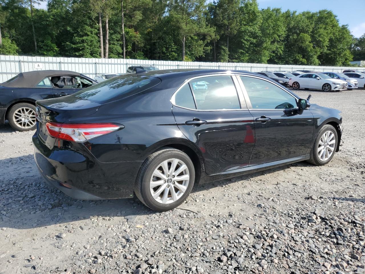 Photo 2 VIN: 4T1B11HK0JU549012 - TOYOTA CAMRY 