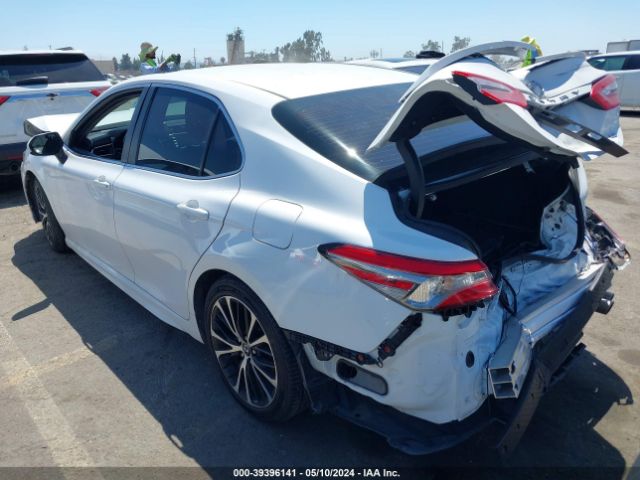 Photo 2 VIN: 4T1B11HK0JU565145 - TOYOTA CAMRY 