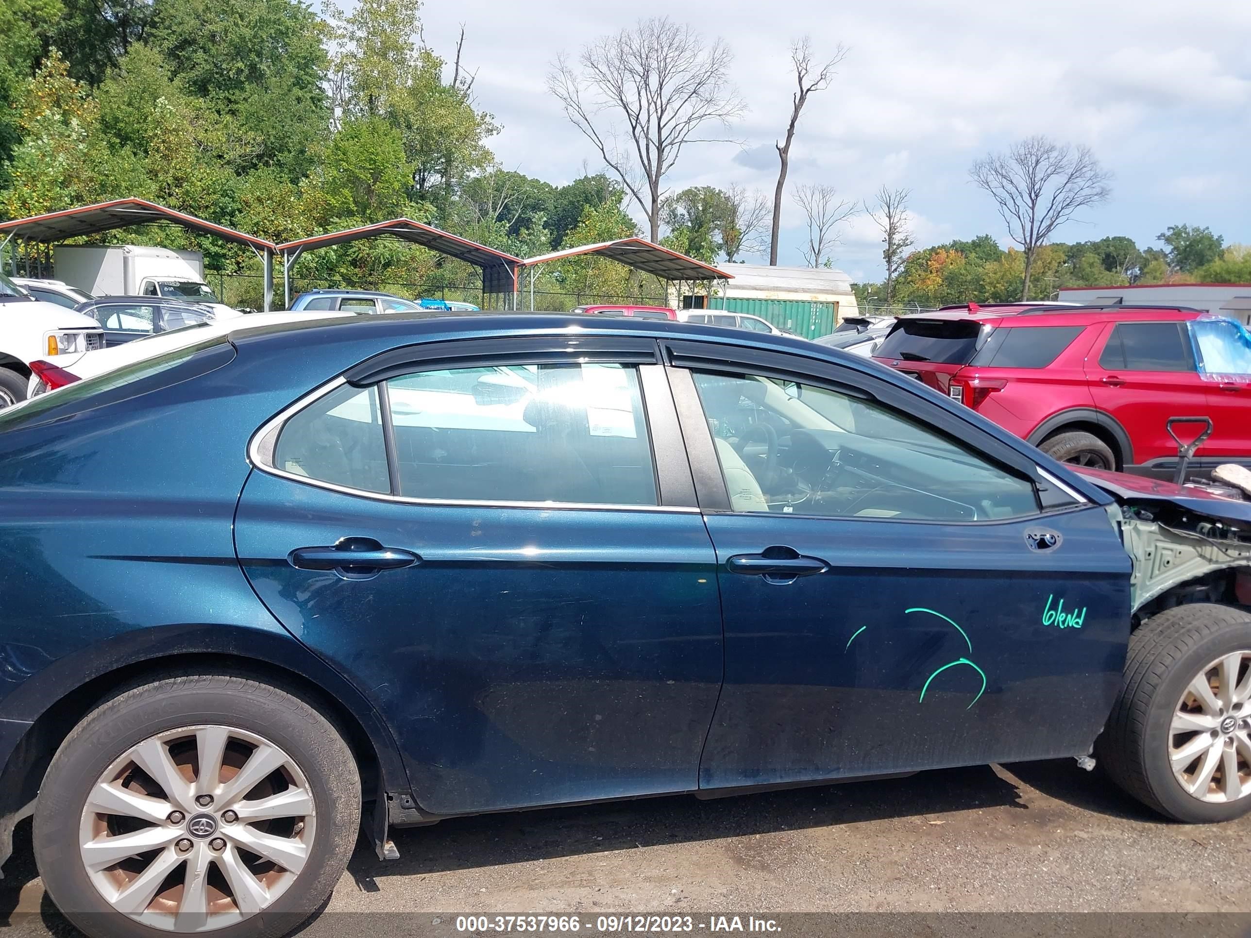 Photo 12 VIN: 4T1B11HK0JU568790 - TOYOTA CAMRY 