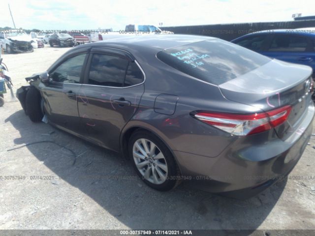 Photo 2 VIN: 4T1B11HK0JU577571 - TOYOTA CAMRY 