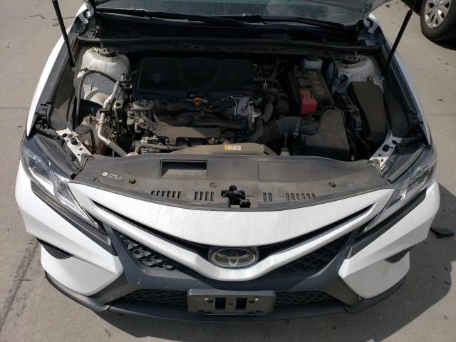 Photo 10 VIN: 4T1B11HK0JU585556 - TOYOTA CAMRY 4D 2 