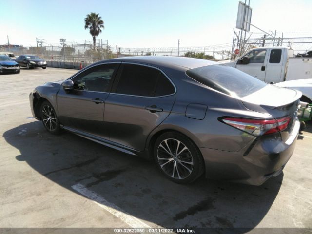 Photo 2 VIN: 4T1B11HK0JU587341 - TOYOTA CAMRY 