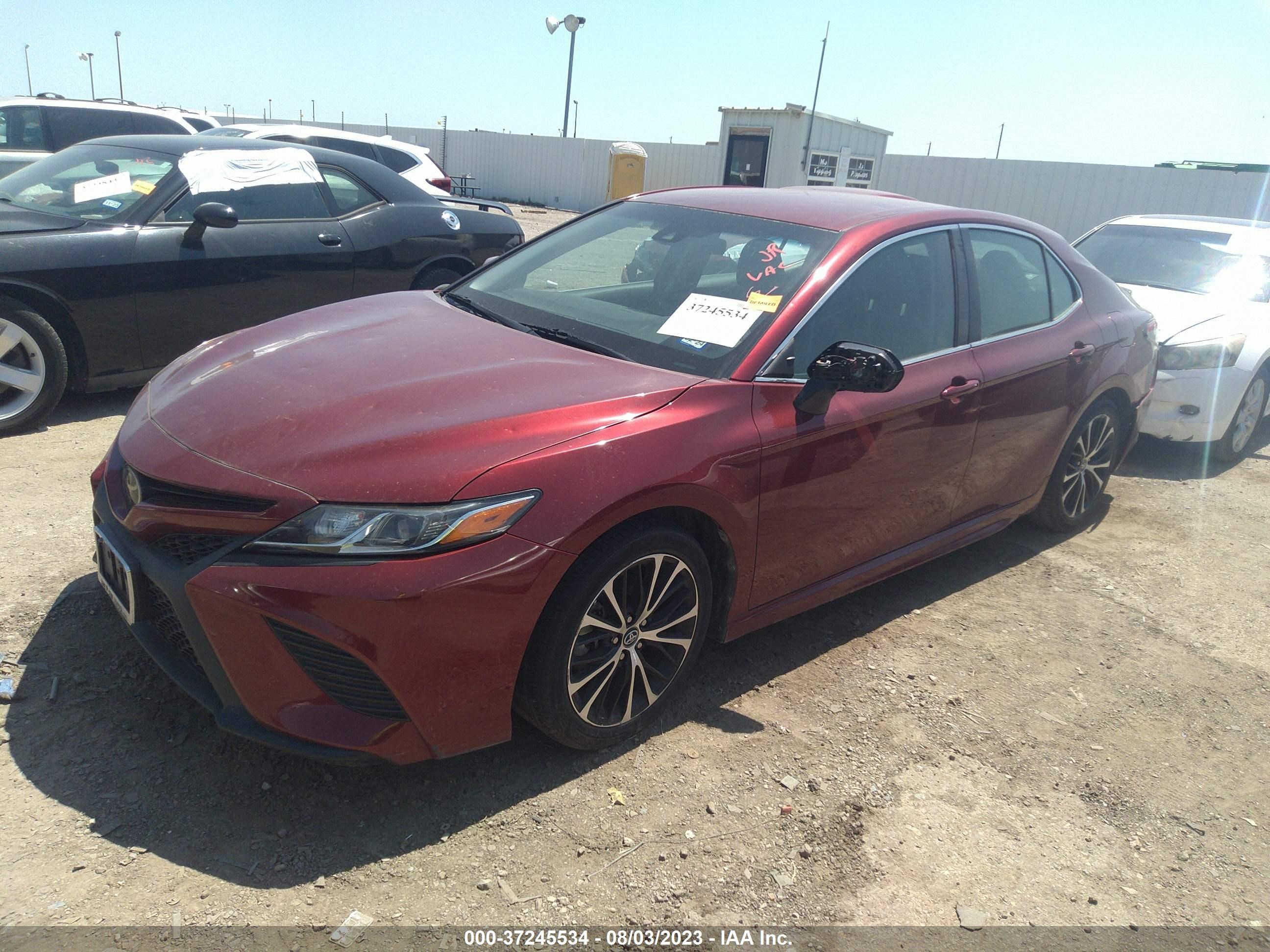 Photo 1 VIN: 4T1B11HK0JU597755 - TOYOTA CAMRY 