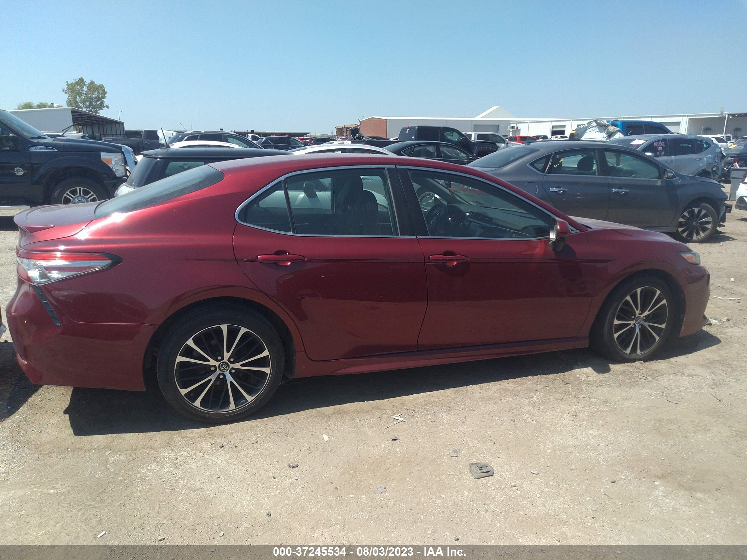 Photo 12 VIN: 4T1B11HK0JU597755 - TOYOTA CAMRY 