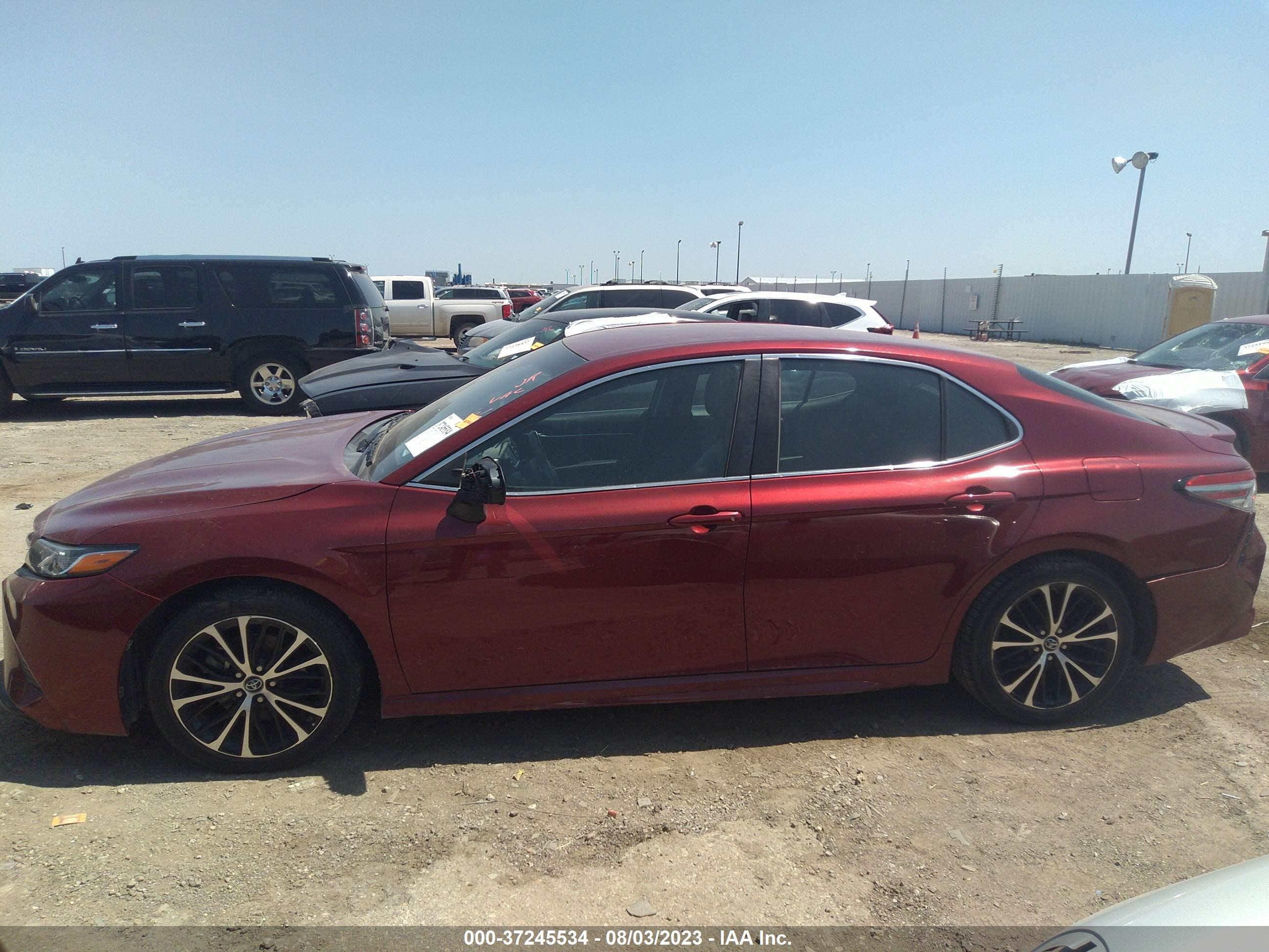 Photo 13 VIN: 4T1B11HK0JU597755 - TOYOTA CAMRY 