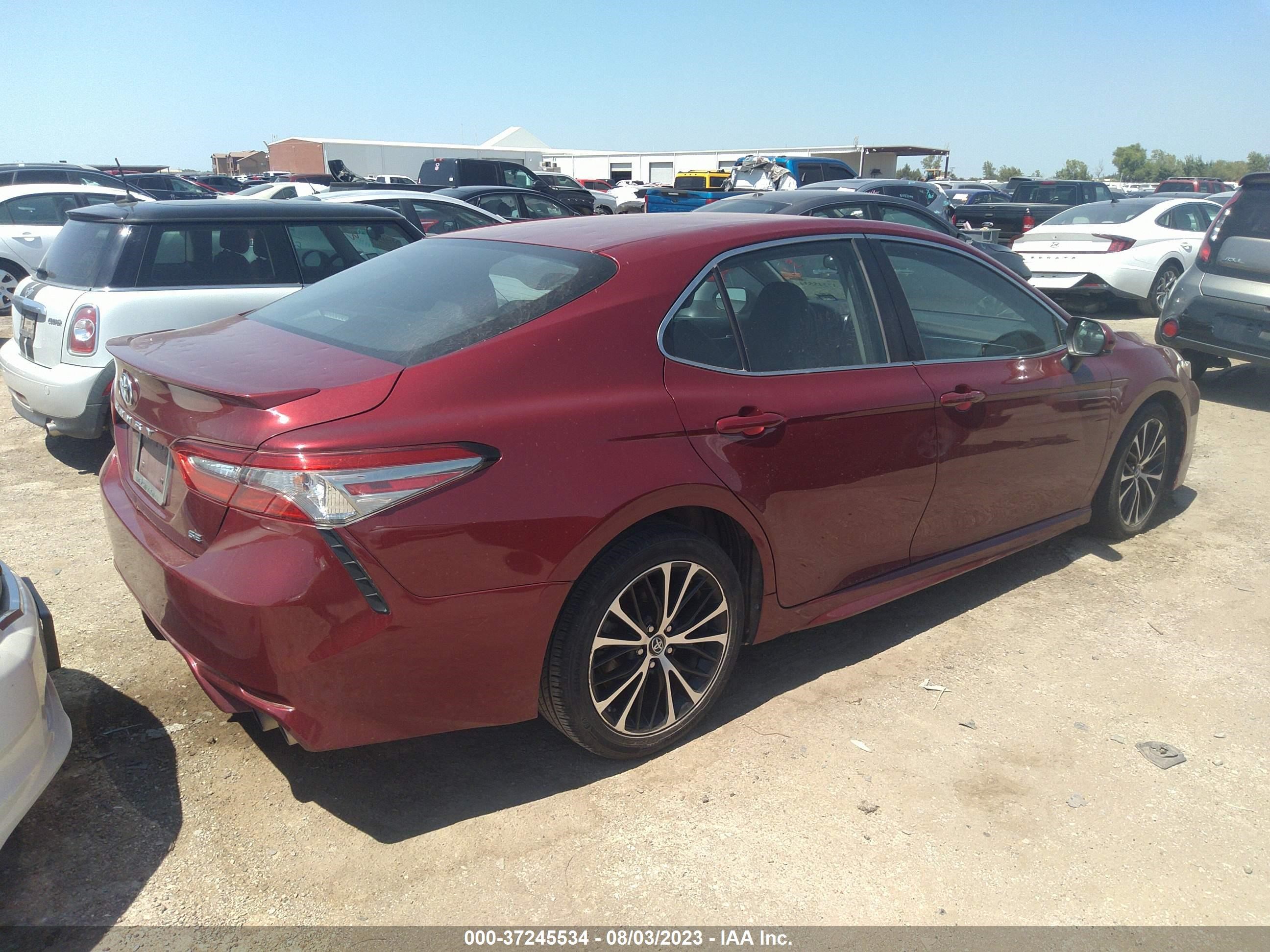 Photo 3 VIN: 4T1B11HK0JU597755 - TOYOTA CAMRY 