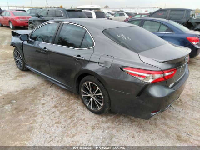 Photo 2 VIN: 4T1B11HK0JU611072 - TOYOTA CAMRY 