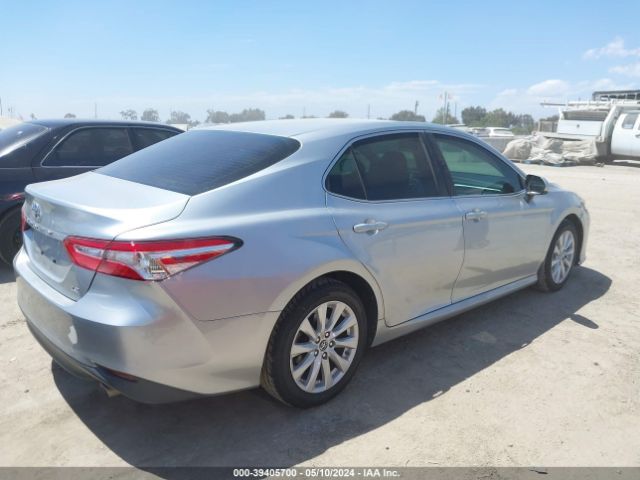 Photo 3 VIN: 4T1B11HK0JU620449 - TOYOTA CAMRY 